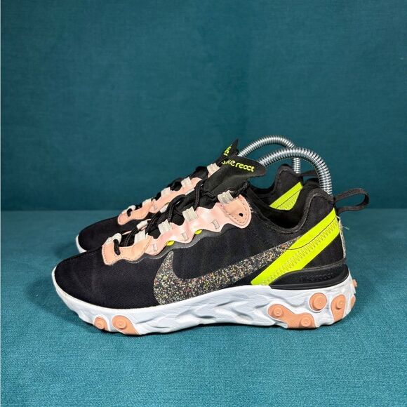 Nike Shoes - Size 6 - Women’s Nike React Element 55 shoes